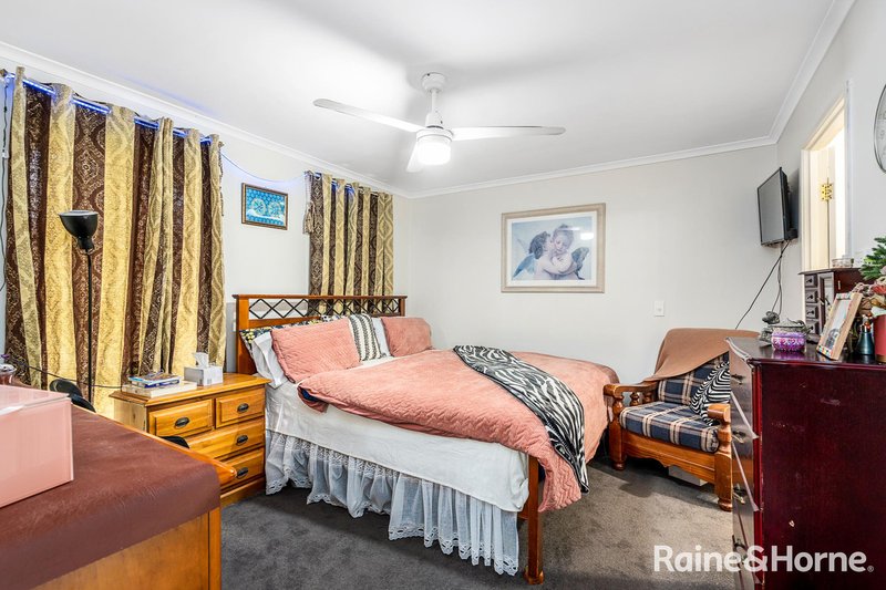 Photo - 4 & 4a Clayton Way, Claremont Meadows NSW 2747 - Image 3