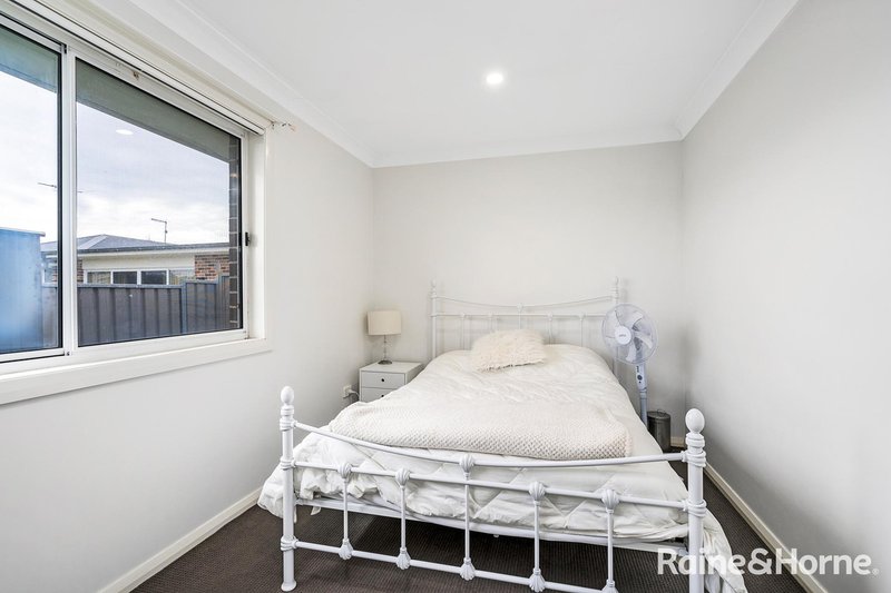 Photo - 4 & 4a Clayton Way, Claremont Meadows NSW 2747 - Image 9