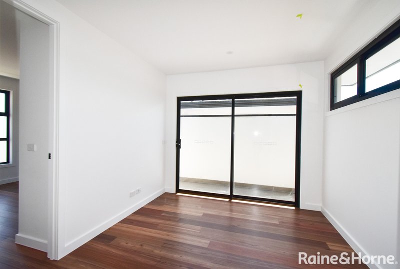 Photo - 4 & 5/33 Hillcrest Grove, Springvale VIC 3171 - Image 4