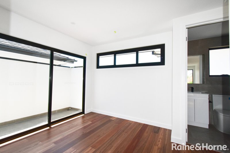 Photo - 4 & 5/33 Hillcrest Grove, Springvale VIC 3171 - Image 6