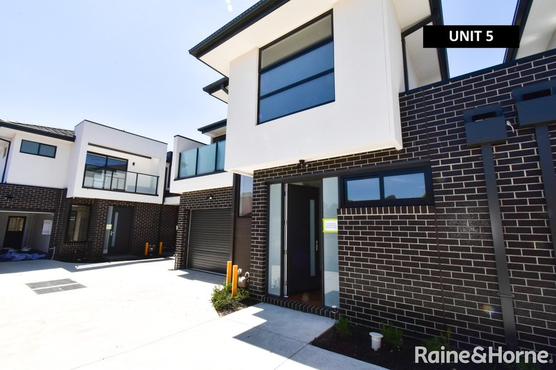 Photo - 4 & 5/33 Hillcrest Grove, Springvale VIC 3171 - Image 10