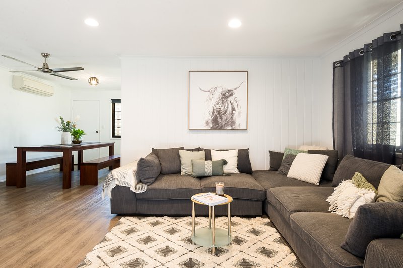 Photo - 4-6 Creek Street, Samford Village QLD 4520 - Image 4