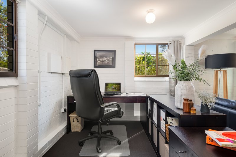 Photo - 4-6 Creek Street, Samford Village QLD 4520 - Image 9