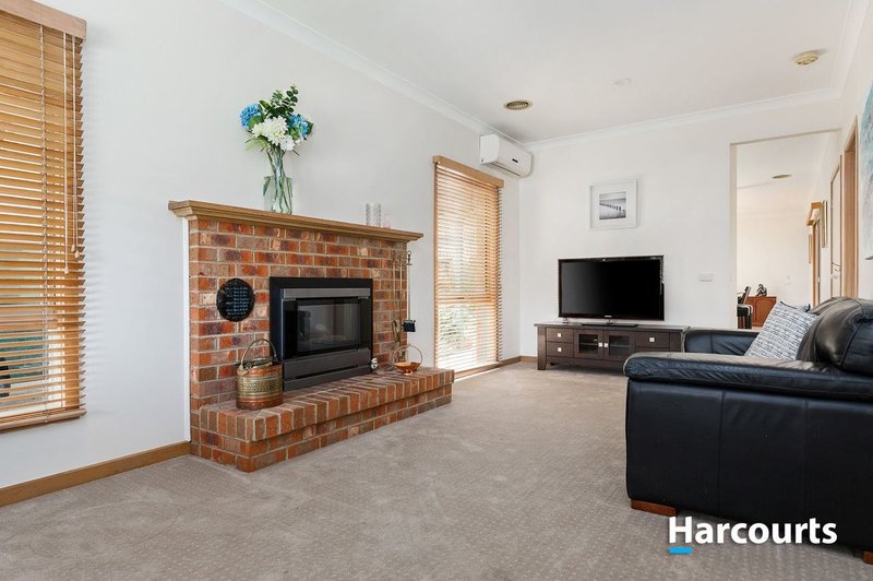 Photo - 4 Adelaide Close, Berwick VIC 3806 - Image 5