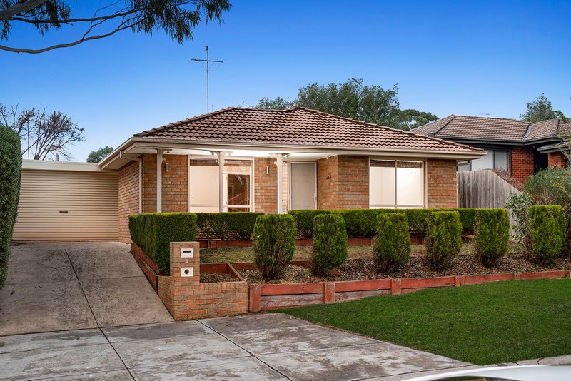 Photo - 4 Adelong Court, Berwick VIC 3806 - Image 1