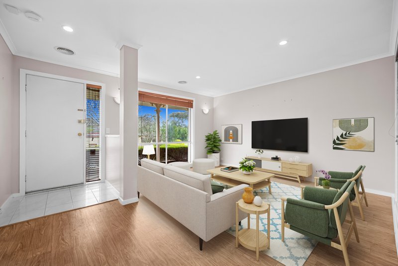 Photo - 4 Adelong Court, Berwick VIC 3806 - Image 2