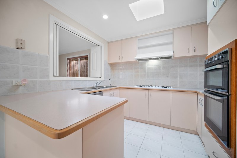 Photo - 4 Adelong Court, Berwick VIC 3806 - Image 3