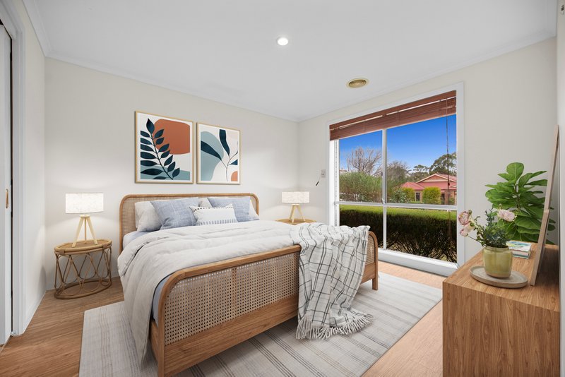 Photo - 4 Adelong Court, Berwick VIC 3806 - Image 6