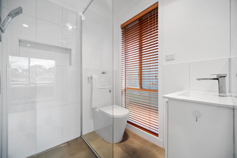 Photo - 4 Adelong Court, Berwick VIC 3806 - Image 7