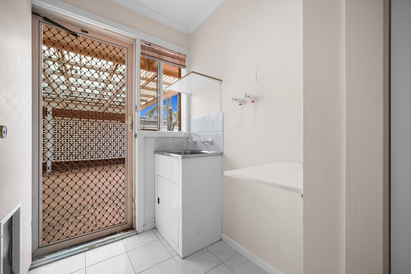 Photo - 4 Adelong Court, Berwick VIC 3806 - Image 12