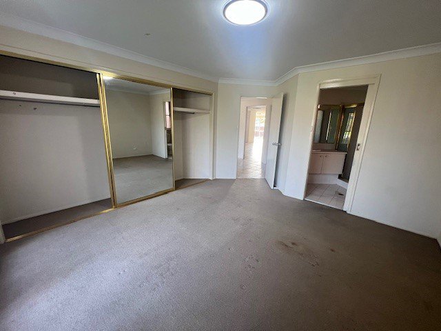 Photo - 4 Aintree Close, Casula NSW 2170 - Image 7