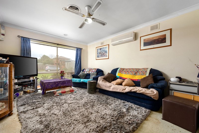 Photo - 4 Airlie Gve , Seaford VIC 3198 - Image 2