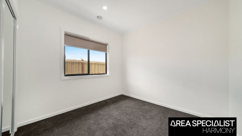 Photo - 4 Akthar Avenue, Rockbank VIC 3335 - Image 7