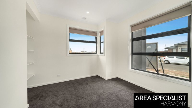 Photo - 4 Akthar Avenue, Rockbank VIC 3335 - Image 11