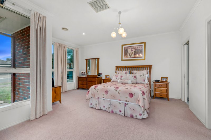 Photo - 4 Alain Avenue, South Morang VIC 3752 - Image 9