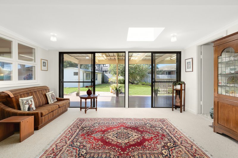 Photo - 4 Alamein Avenue, Narraweena NSW 2099 - Image 3