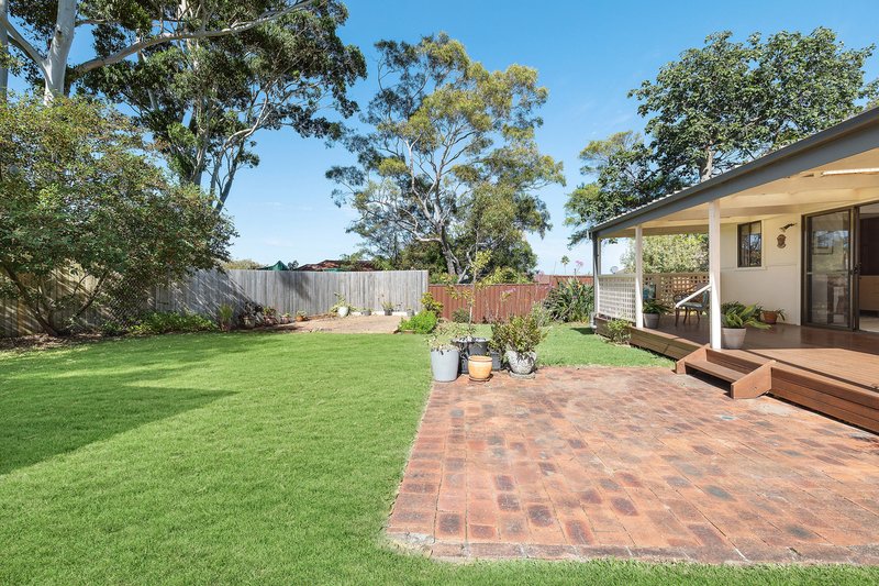 Photo - 4 Alamein Avenue, Narraweena NSW 2099 - Image 6