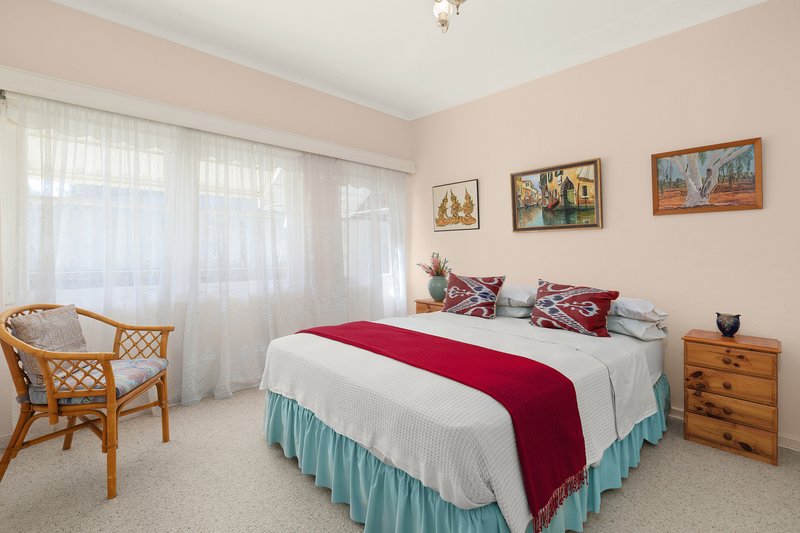 Photo - 4 Alamein Avenue, Narraweena NSW 2099 - Image 8