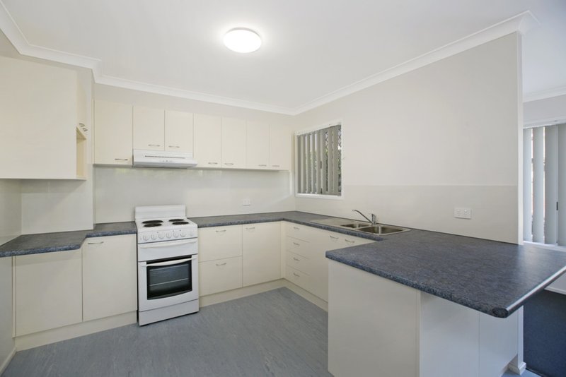 Photo - 4 Alamine Street, Holland Park QLD 4121 - Image 2