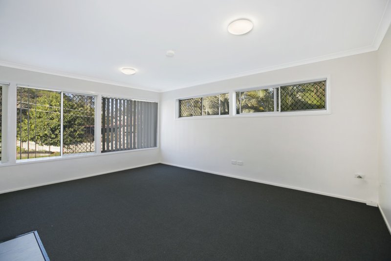 Photo - 4 Alamine Street, Holland Park QLD 4121 - Image 3