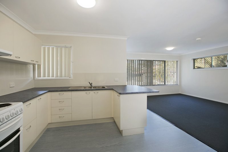 Photo - 4 Alamine Street, Holland Park QLD 4121 - Image 5