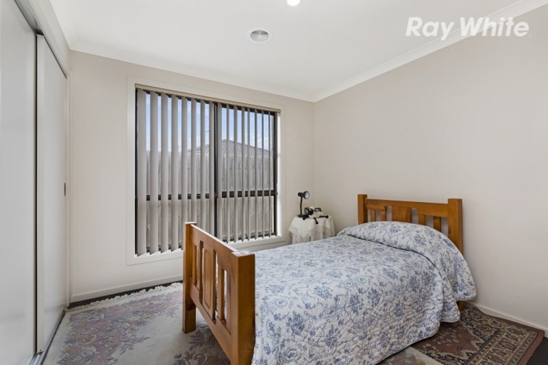 Photo - 4 Alapont Close, Pakenham VIC 3810 - Image 8