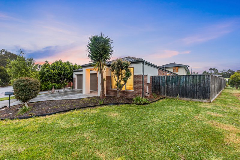 Photo - 4 Albany Crescent, Pakenham VIC 3810 - Image 2