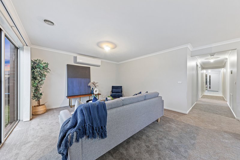 Photo - 4 Albany Crescent, Pakenham VIC 3810 - Image 7