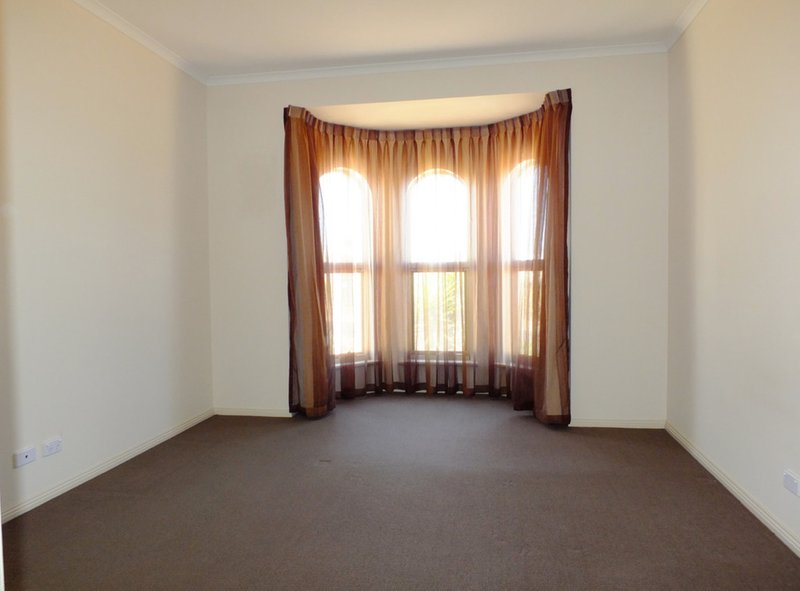 Photo - 4 Albatross Street, Wallaroo SA 5556 - Image 3