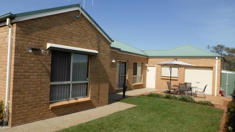 Photo - 4 Alder Close, Jerrabomberra NSW 2619 - Image 7