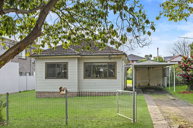 4 Alderney Road, Merrylands NSW 2160