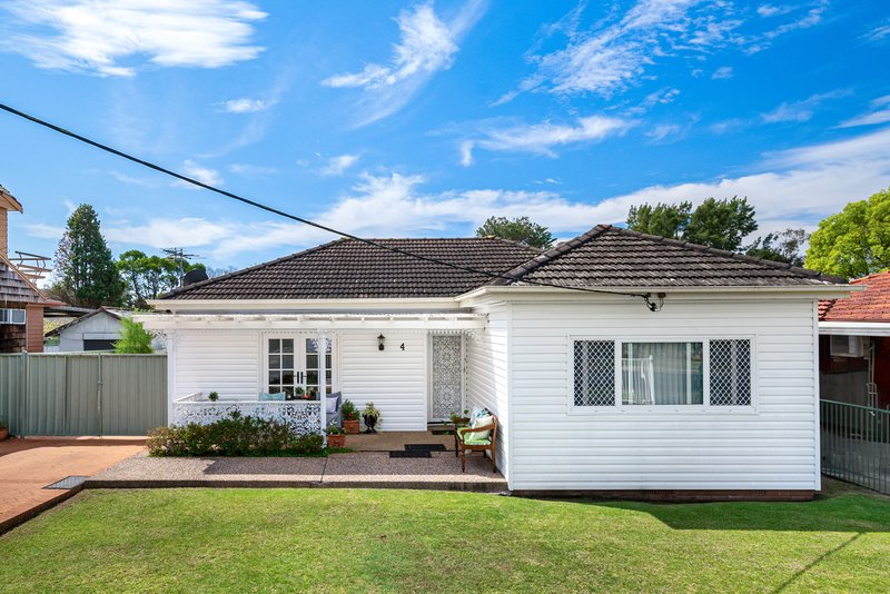 4 Alexander Crescent, Macquarie Fields NSW 2564