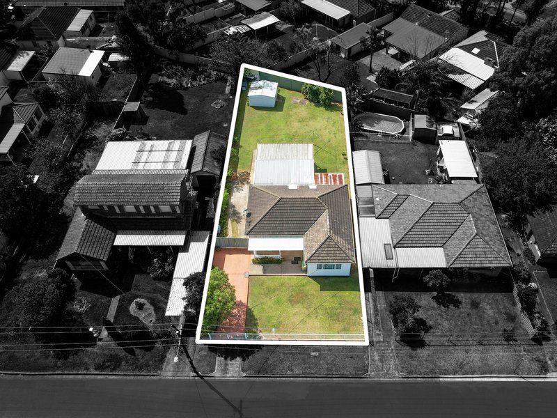 Photo - 4 Alexander Crescent, Macquarie Fields NSW 2564 - Image 13