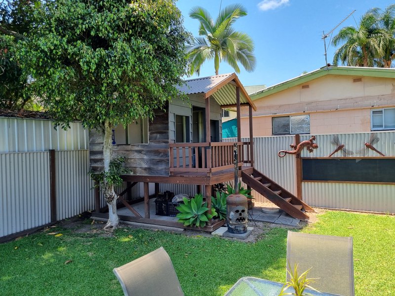 Photo - 4 Alexander Street, Boyne Island QLD 4680 - Image 5