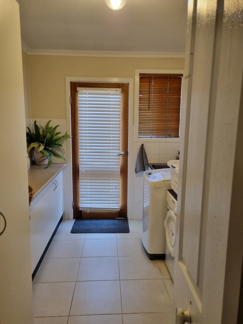 Photo - 4 Alexander Street, Boyne Island QLD 4680 - Image 17