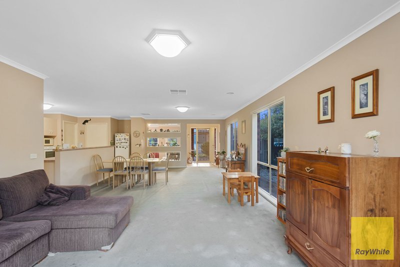 Photo - 4 Alfred Park Drive, Tarneit VIC 3029 - Image 3