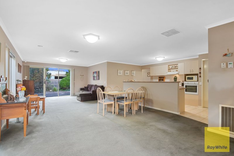 Photo - 4 Alfred Park Drive, Tarneit VIC 3029 - Image 4