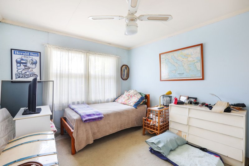 Photo - 4 Allambi Avenue, Broadbeach Waters QLD 4218 - Image 9