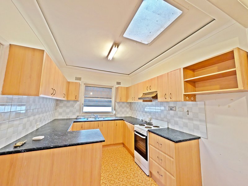 Photo - 4 Allenby Street, Canley Heights NSW 2166 - Image 2