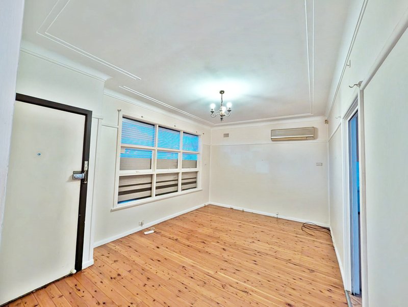 Photo - 4 Allenby Street, Canley Heights NSW 2166 - Image 3