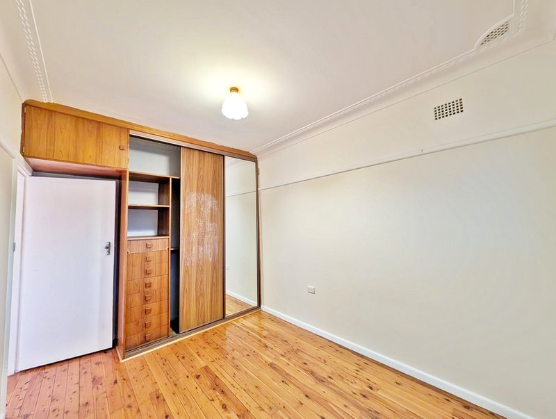 Photo - 4 Allenby Street, Canley Heights NSW 2166 - Image 4