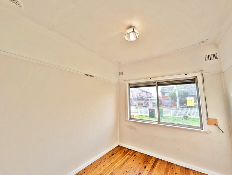 Photo - 4 Allenby Street, Canley Heights NSW 2166 - Image 5