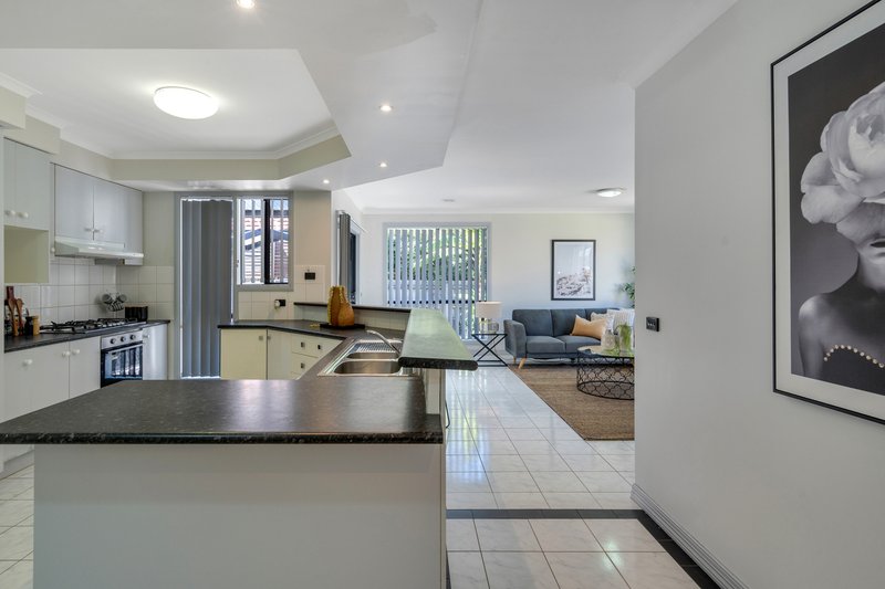 Photo - 4 Almands Avenue, Roxburgh Park VIC 3064 - Image 6