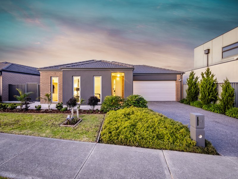 4 Almondbank Road, Cranbourne East VIC 3977