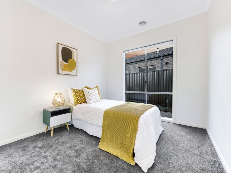 Photo - 4 Almondbank Road, Cranbourne East VIC 3977 - Image 21