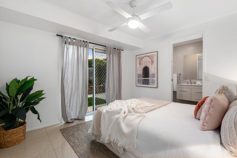 Photo - 4 Alphitonia Crescent, Sunnybank Hills QLD 4109 - Image 7