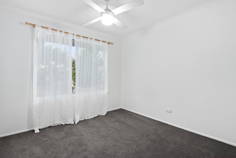 Photo - 4 Alphitonia Crescent, Sunnybank Hills QLD 4109 - Image 9