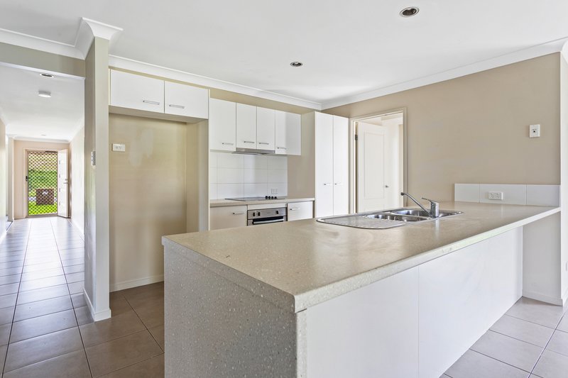 Photo - 4 Alpine Court, Cranley QLD 4350 - Image 2