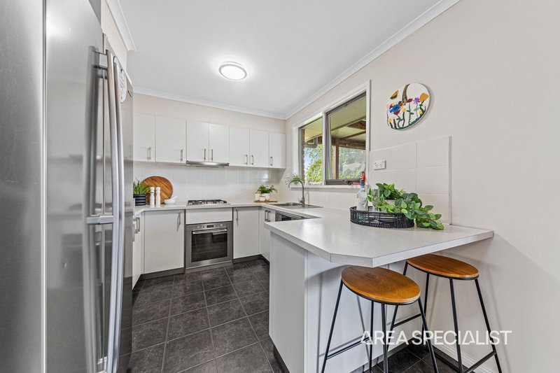 Photo - 4 Amanda Court, Pakenham VIC 3810 - Image 3