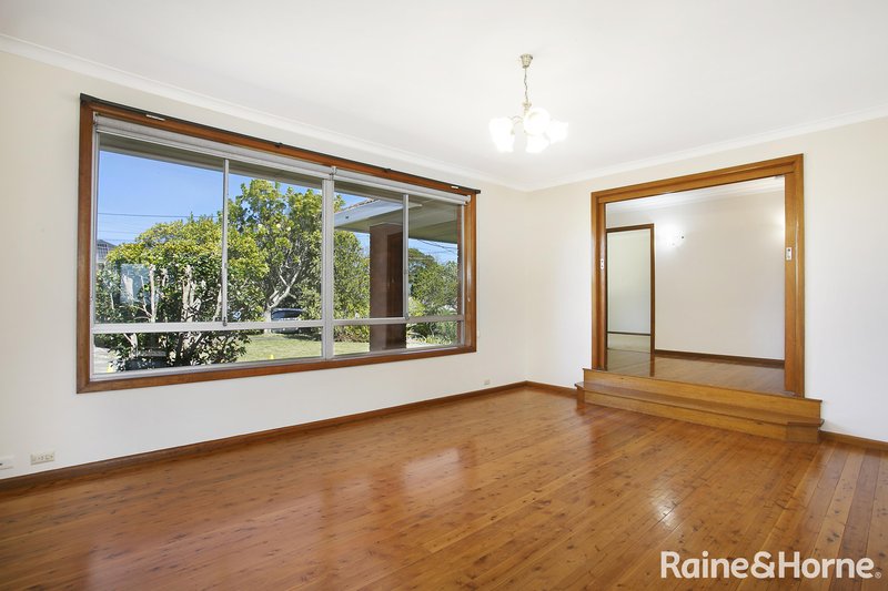 Photo - 4 Amaroo Avenue, Mount Colah NSW 2079 - Image 2